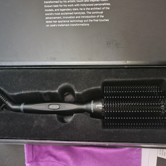 ☆NEW!☆ 4 in 1 Volumizing Hot Brush by Jose' Eber - Picture 2 of 6
